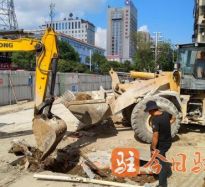 能看美女逼逼的网站高温下的坚守｜道路建设者用汗水铺就畅通路